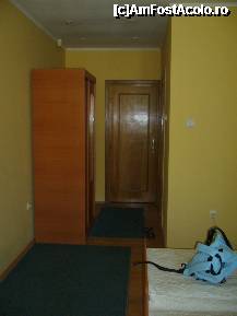 [P13] Camera dubla Vila Ana - vedere inspre usa de la intrare; vis-a-vis de dulap - baia. » foto by Paty
 - 
<span class="allrVoted glyphicon glyphicon-heart hidden" id="av235888"></span>
<a class="m-l-10 hidden" id="sv235888" onclick="voting_Foto_DelVot(,235888,3267)" role="button">șterge vot <span class="glyphicon glyphicon-remove"></span></a>
<a id="v9235888" class=" c-red"  onclick="voting_Foto_SetVot(235888)" role="button"><span class="glyphicon glyphicon-heart-empty"></span> <b>LIKE</b> = Votează poza</a> <img class="hidden"  id="f235888W9" src="/imagini/loader.gif" border="0" /><span class="AjErrMes hidden" id="e235888ErM"></span>