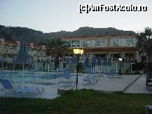 [P08] Piscina. In spate bar cu terasa, iar la etaj restaurantul unde se serveste masa » foto by DanyC
 - 
<span class="allrVoted glyphicon glyphicon-heart hidden" id="av86279"></span>
<a class="m-l-10 hidden" id="sv86279" onclick="voting_Foto_DelVot(,86279,3316)" role="button">șterge vot <span class="glyphicon glyphicon-remove"></span></a>
<a id="v986279" class=" c-red"  onclick="voting_Foto_SetVot(86279)" role="button"><span class="glyphicon glyphicon-heart-empty"></span> <b>LIKE</b> = Votează poza</a> <img class="hidden"  id="f86279W9" src="/imagini/loader.gif" border="0" /><span class="AjErrMes hidden" id="e86279ErM"></span>