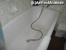 [P16] Cada sub orice critica ; am fost nevoita sa intru in ea pentru toaleta intima , dar am iesit de parca ar fi avut tepi .... ; si cand te gandesti ca aici  o camera cu cada e mai scumpa ca una clasica.... » foto by mirelutza
 - 
<span class="allrVoted glyphicon glyphicon-heart hidden" id="av172296"></span>
<a class="m-l-10 hidden" id="sv172296" onclick="voting_Foto_DelVot(,172296,4515)" role="button">șterge vot <span class="glyphicon glyphicon-remove"></span></a>
<a id="v9172296" class=" c-red"  onclick="voting_Foto_SetVot(172296)" role="button"><span class="glyphicon glyphicon-heart-empty"></span> <b>LIKE</b> = Votează poza</a> <img class="hidden"  id="f172296W9" src="/imagini/loader.gif" border="0" /><span class="AjErrMes hidden" id="e172296ErM"></span>