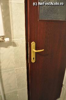 [P02] intimitate la baie? NU. Atat se inchede usa de la baie! » foto by marsim
 - 
<span class="allrVoted glyphicon glyphicon-heart hidden" id="av8353"></span>
<a class="m-l-10 hidden" id="sv8353" onclick="voting_Foto_DelVot(,8353,798)" role="button">șterge vot <span class="glyphicon glyphicon-remove"></span></a>
<a id="v98353" class=" c-red"  onclick="voting_Foto_SetVot(8353)" role="button"><span class="glyphicon glyphicon-heart-empty"></span> <b>LIKE</b> = Votează poza</a> <img class="hidden"  id="f8353W9" src="/imagini/loader.gif" border="0" /><span class="AjErrMes hidden" id="e8353ErM"></span>