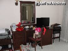 [P12] 'Camera de zi'. Scuzati dezordinea! :-)Se observa platoul cu fructe(in celofanul rosu)si cana pt ceai/cafea » foto by cristina65
 - 
<span class="allrVoted glyphicon glyphicon-heart hidden" id="av271903"></span>
<a class="m-l-10 hidden" id="sv271903" onclick="voting_Foto_DelVot(,271903,10)" role="button">șterge vot <span class="glyphicon glyphicon-remove"></span></a>
<a id="v9271903" class=" c-red"  onclick="voting_Foto_SetVot(271903)" role="button"><span class="glyphicon glyphicon-heart-empty"></span> <b>LIKE</b> = Votează poza</a> <img class="hidden"  id="f271903W9" src="/imagini/loader.gif" border="0" /><span class="AjErrMes hidden" id="e271903ErM"></span>