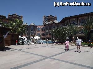 [P01] curtea interioara langa piscina » foto by claudiapausian
 - 
<span class="allrVoted glyphicon glyphicon-heart hidden" id="av436461"></span>
<a class="m-l-10 hidden" id="sv436461" onclick="voting_Foto_DelVot(,436461,10)" role="button">șterge vot <span class="glyphicon glyphicon-remove"></span></a>
<a id="v9436461" class=" c-red"  onclick="voting_Foto_SetVot(436461)" role="button"><span class="glyphicon glyphicon-heart-empty"></span> <b>LIKE</b> = Votează poza</a> <img class="hidden"  id="f436461W9" src="/imagini/loader.gif" border="0" /><span class="AjErrMes hidden" id="e436461ErM"></span>