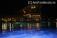 [P01] Doar o parte a hotelului vazuta seara din piscina » foto by alexandruduma
 - 
<span class="allrVoted glyphicon glyphicon-heart hidden" id="av19609"></span>
<a class="m-l-10 hidden" id="sv19609" onclick="voting_Foto_DelVot(,19609,100)" role="button">șterge vot <span class="glyphicon glyphicon-remove"></span></a>
<a id="v919609" class=" c-red"  onclick="voting_Foto_SetVot(19609)" role="button"><span class="glyphicon glyphicon-heart-empty"></span> <b>LIKE</b> = Votează poza</a> <img class="hidden"  id="f19609W9" src="/imagini/loader.gif" border="0" /><span class="AjErrMes hidden" id="e19609ErM"></span>