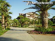 [P02] aleea catre restaurantul principal (in fundal, hotelul-corpul principal cu trei etaje) » foto by andreea72
 - 
<span class="allrVoted glyphicon glyphicon-heart hidden" id="av11005"></span>
<a class="m-l-10 hidden" id="sv11005" onclick="voting_Foto_DelVot(,11005,11)" role="button">șterge vot <span class="glyphicon glyphicon-remove"></span></a>
<a id="v911005" class=" c-red"  onclick="voting_Foto_SetVot(11005)" role="button"><span class="glyphicon glyphicon-heart-empty"></span> <b>LIKE</b> = Votează poza</a> <img class="hidden"  id="f11005W9" src="/imagini/loader.gif" border="0" /><span class="AjErrMes hidden" id="e11005ErM"></span>