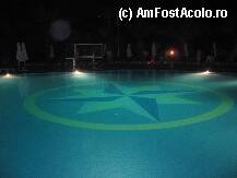 [P07] Piscina mare...noaptea! » foto by danusika
 - 
<span class="allrVoted glyphicon glyphicon-heart hidden" id="av13741"></span>
<a class="m-l-10 hidden" id="sv13741" onclick="voting_Foto_DelVot(,13741,11)" role="button">șterge vot <span class="glyphicon glyphicon-remove"></span></a>
<a id="v913741" class=" c-red"  onclick="voting_Foto_SetVot(13741)" role="button"><span class="glyphicon glyphicon-heart-empty"></span> <b>LIKE</b> = Votează poza</a> <img class="hidden"  id="f13741W9" src="/imagini/loader.gif" border="0" /><span class="AjErrMes hidden" id="e13741ErM"></span>