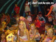 [P07] o animatoare indragita de copii, in timpul spectacolului de seara » foto by soreno29
 - 
<span class="allrVoted glyphicon glyphicon-heart hidden" id="av10139"></span>
<a class="m-l-10 hidden" id="sv10139" onclick="voting_Foto_DelVot(,10139,11)" role="button">șterge vot <span class="glyphicon glyphicon-remove"></span></a>
<a id="v910139" class=" c-red"  onclick="voting_Foto_SetVot(10139)" role="button"><span class="glyphicon glyphicon-heart-empty"></span> <b>LIKE</b> = Votează poza</a> <img class="hidden"  id="f10139W9" src="/imagini/loader.gif" border="0" /><span class="AjErrMes hidden" id="e10139ErM"></span>