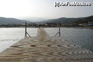 [P02] Vedere de pe ponton spre resort.  » foto by anca39*
 - 
<span class="allrVoted glyphicon glyphicon-heart hidden" id="av436424"></span>
<a class="m-l-10 hidden" id="sv436424" onclick="voting_Foto_DelVot(,436424,19)" role="button">șterge vot <span class="glyphicon glyphicon-remove"></span></a>
<a id="v9436424" class=" c-red"  onclick="voting_Foto_SetVot(436424)" role="button"><span class="glyphicon glyphicon-heart-empty"></span> <b>LIKE</b> = Votează poza</a> <img class="hidden"  id="f436424W9" src="/imagini/loader.gif" border="0" /><span class="AjErrMes hidden" id="e436424ErM"></span>