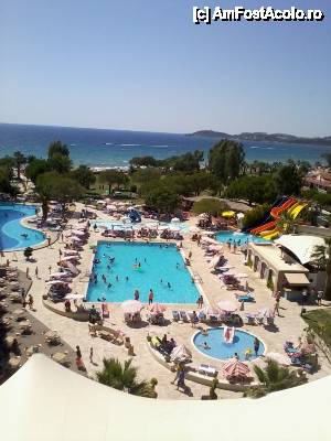 [P02] vedere spre piscine, plaja si mare » foto by valentinos*
 - 
<span class="allrVoted glyphicon glyphicon-heart hidden" id="av439737"></span>
<a class="m-l-10 hidden" id="sv439737" onclick="voting_Foto_DelVot(,439737,20)" role="button">șterge vot <span class="glyphicon glyphicon-remove"></span></a>
<a id="v9439737" class=" c-red"  onclick="voting_Foto_SetVot(439737)" role="button"><span class="glyphicon glyphicon-heart-empty"></span> <b>LIKE</b> = Votează poza</a> <img class="hidden"  id="f439737W9" src="/imagini/loader.gif" border="0" /><span class="AjErrMes hidden" id="e439737ErM"></span>