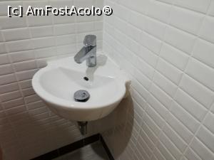 [P42] Batihan Beach Resort - chiuveta de langa closet » foto by ⭐ValentinB_88⭐
 - 
<span class="allrVoted glyphicon glyphicon-heart hidden" id="av1305914"></span>
<a class="m-l-10 hidden" id="sv1305914" onclick="voting_Foto_DelVot(,1305914,20)" role="button">șterge vot <span class="glyphicon glyphicon-remove"></span></a>
<a id="v91305914" class=" c-red"  onclick="voting_Foto_SetVot(1305914)" role="button"><span class="glyphicon glyphicon-heart-empty"></span> <b>LIKE</b> = Votează poza</a> <img class="hidden"  id="f1305914W9" src="/imagini/loader.gif" border="0" /><span class="AjErrMes hidden" id="e1305914ErM"></span>