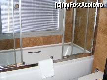 [P03] Charisma Deluxe-baia camera standard-toate camerele au vana cu jacuzzi » foto by Cris
 - 
<span class="allrVoted glyphicon glyphicon-heart hidden" id="av203878"></span>
<a class="m-l-10 hidden" id="sv203878" onclick="voting_Foto_DelVot(,203878,208)" role="button">șterge vot <span class="glyphicon glyphicon-remove"></span></a>
<a id="v9203878" class=" c-red"  onclick="voting_Foto_SetVot(203878)" role="button"><span class="glyphicon glyphicon-heart-empty"></span> <b>LIKE</b> = Votează poza</a> <img class="hidden"  id="f203878W9" src="/imagini/loader.gif" border="0" /><span class="AjErrMes hidden" id="e203878ErM"></span>