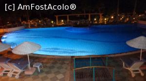 [P03] Piscina mare noaptea » foto by cristilisca
 - 
<span class="allrVoted glyphicon glyphicon-heart hidden" id="av708387"></span>
<a class="m-l-10 hidden" id="sv708387" onclick="voting_Foto_DelVot(,708387,213)" role="button">șterge vot <span class="glyphicon glyphicon-remove"></span></a>
<a id="v9708387" class=" c-red"  onclick="voting_Foto_SetVot(708387)" role="button"><span class="glyphicon glyphicon-heart-empty"></span> <b>LIKE</b> = Votează poza</a> <img class="hidden"  id="f708387W9" src="/imagini/loader.gif" border="0" /><span class="AjErrMes hidden" id="e708387ErM"></span>