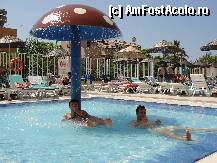 [P09] 'Copii' de la piscina copiilor :P » foto by andreea_kamelya
 - 
<span class="allrVoted glyphicon glyphicon-heart hidden" id="av295939"></span>
<a class="m-l-10 hidden" id="sv295939" onclick="voting_Foto_DelVot(,295939,217)" role="button">șterge vot <span class="glyphicon glyphicon-remove"></span></a>
<a id="v9295939" class=" c-red"  onclick="voting_Foto_SetVot(295939)" role="button"><span class="glyphicon glyphicon-heart-empty"></span> <b>LIKE</b> = Votează poza</a> <img class="hidden"  id="f295939W9" src="/imagini/loader.gif" border="0" /><span class="AjErrMes hidden" id="e295939ErM"></span>