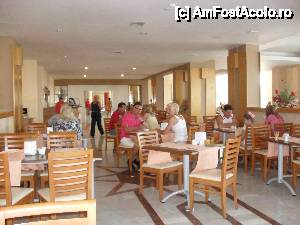 [P04] Unul din restaurante unde se servea micul dejun.  » foto by velker tiberiu
 - 
<span class="allrVoted glyphicon glyphicon-heart hidden" id="av422121"></span>
<a class="m-l-10 hidden" id="sv422121" onclick="voting_Foto_DelVot(,422121,217)" role="button">șterge vot <span class="glyphicon glyphicon-remove"></span></a>
<a id="v9422121" class=" c-red"  onclick="voting_Foto_SetVot(422121)" role="button"><span class="glyphicon glyphicon-heart-empty"></span> <b>LIKE</b> = Votează poza</a> <img class="hidden"  id="f422121W9" src="/imagini/loader.gif" border="0" /><span class="AjErrMes hidden" id="e422121ErM"></span>