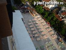 [P52] HE - terasa restaurantului vazuta de pe hotel, inainte de masa. » foto by Horia
 - 
<span class="allrVoted glyphicon glyphicon-heart hidden" id="av140466"></span>
<a class="m-l-10 hidden" id="sv140466" onclick="voting_Foto_DelVot(,140466,217)" role="button">șterge vot <span class="glyphicon glyphicon-remove"></span></a>
<a id="v9140466" class=" c-red"  onclick="voting_Foto_SetVot(140466)" role="button"><span class="glyphicon glyphicon-heart-empty"></span> <b>LIKE</b> = Votează poza</a> <img class="hidden"  id="f140466W9" src="/imagini/loader.gif" border="0" /><span class="AjErrMes hidden" id="e140466ErM"></span>