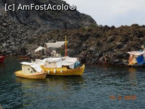[P23] Barca şi coliba singuraticului de pe Palea Kameni » foto by irinad
 - 
<span class="allrVoted glyphicon glyphicon-heart hidden" id="av1214752"></span>
<a class="m-l-10 hidden" id="sv1214752" onclick="voting_Foto_DelVot(,1214752,363)" role="button">șterge vot <span class="glyphicon glyphicon-remove"></span></a>
<a id="v91214752" class=" c-red"  onclick="voting_Foto_SetVot(1214752)" role="button"><span class="glyphicon glyphicon-heart-empty"></span> <b>LIKE</b> = Votează poza</a> <img class="hidden"  id="f1214752W9" src="/imagini/loader.gif" border="0" /><span class="AjErrMes hidden" id="e1214752ErM"></span>