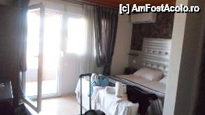 [P01] Camerele sunt recent renovate, deoarece patronul - deja celebru Costas- doreste sa treaca hotelul la o clasa superioara (3 stele). Cazarea a fost superioara asteptarilor.  » foto by RaMa78
 - 
<span class="allrVoted glyphicon glyphicon-heart hidden" id="av513340"></span>
<a class="m-l-10 hidden" id="sv513340" onclick="voting_Foto_DelVot(,513340,375)" role="button">șterge vot <span class="glyphicon glyphicon-remove"></span></a>
<a id="v9513340" class=" c-red"  onclick="voting_Foto_SetVot(513340)" role="button"><span class="glyphicon glyphicon-heart-empty"></span> <b>LIKE</b> = Votează poza</a> <img class="hidden"  id="f513340W9" src="/imagini/loader.gif" border="0" /><span class="AjErrMes hidden" id="e513340ErM"></span>