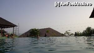 [P06] Piscina infinita » foto by liviadavidescu
 - 
<span class="allrVoted glyphicon glyphicon-heart hidden" id="av465392"></span>
<a class="m-l-10 hidden" id="sv465392" onclick="voting_Foto_DelVot(,465392,398)" role="button">șterge vot <span class="glyphicon glyphicon-remove"></span></a>
<a id="v9465392" class=" c-red"  onclick="voting_Foto_SetVot(465392)" role="button"><span class="glyphicon glyphicon-heart-empty"></span> <b>LIKE</b> = Votează poza</a> <img class="hidden"  id="f465392W9" src="/imagini/loader.gif" border="0" /><span class="AjErrMes hidden" id="e465392ErM"></span>