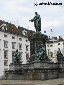 [P32] Viena - piata din imediata apropiere a palatului Hofburg » foto by cristi_an3000
 - 
<span class="allrVoted glyphicon glyphicon-heart hidden" id="av109723"></span>
<a class="m-l-10 hidden" id="sv109723" onclick="voting_Foto_DelVot(,109723,461)" role="button">șterge vot <span class="glyphicon glyphicon-remove"></span></a>
<a id="v9109723" class=" c-red"  onclick="voting_Foto_SetVot(109723)" role="button"><span class="glyphicon glyphicon-heart-empty"></span> <b>LIKE</b> = Votează poza</a> <img class="hidden"  id="f109723W9" src="/imagini/loader.gif" border="0" /><span class="AjErrMes hidden" id="e109723ErM"></span>