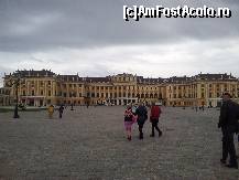 [P01] Schonbrunn, intrarea principala » foto by popescuionut
 - 
<span class="allrVoted glyphicon glyphicon-heart hidden" id="av371747"></span>
<a class="m-l-10 hidden" id="sv371747" onclick="voting_Foto_DelVot(,371747,461)" role="button">șterge vot <span class="glyphicon glyphicon-remove"></span></a>
<a id="v9371747" class=" c-red"  onclick="voting_Foto_SetVot(371747)" role="button"><span class="glyphicon glyphicon-heart-empty"></span> <b>LIKE</b> = Votează poza</a> <img class="hidden"  id="f371747W9" src="/imagini/loader.gif" border="0" /><span class="AjErrMes hidden" id="e371747ErM"></span>