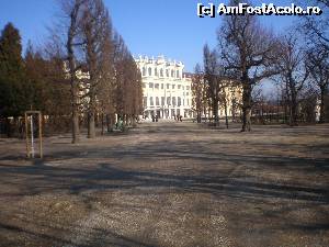 [P03] Vedere din spatele palatului Schonbrunn » foto by robert
 - 
<span class="allrVoted glyphicon glyphicon-heart hidden" id="av584759"></span>
<a class="m-l-10 hidden" id="sv584759" onclick="voting_Foto_DelVot(,584759,461)" role="button">șterge vot <span class="glyphicon glyphicon-remove"></span></a>
<a id="v9584759" class=" c-red"  onclick="voting_Foto_SetVot(584759)" role="button"><span class="glyphicon glyphicon-heart-empty"></span> <b>LIKE</b> = Votează poza</a> <img class="hidden"  id="f584759W9" src="/imagini/loader.gif" border="0" /><span class="AjErrMes hidden" id="e584759ErM"></span>