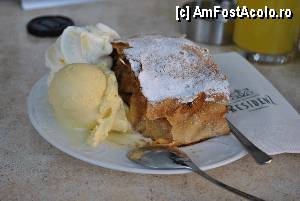 [P01] Strudel cald cu mere, inghetata de vanilie si frisca, la Palatul Schonbrun » foto by Gabise
 - 
<span class="allrVoted glyphicon glyphicon-heart hidden" id="av351532"></span>
<a class="m-l-10 hidden" id="sv351532" onclick="voting_Foto_DelVot(,351532,461)" role="button">șterge vot <span class="glyphicon glyphicon-remove"></span></a>
<a id="v9351532" class=" c-red"  onclick="voting_Foto_SetVot(351532)" role="button"><span class="glyphicon glyphicon-heart-empty"></span> <b>LIKE</b> = Votează poza</a> <img class="hidden"  id="f351532W9" src="/imagini/loader.gif" border="0" /><span class="AjErrMes hidden" id="e351532ErM"></span>