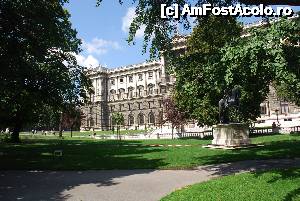 [P22] Viena, Palatul Hofburg – Curtea imperiala » foto by unq
 - 
<span class="allrVoted glyphicon glyphicon-heart hidden" id="av486107"></span>
<a class="m-l-10 hidden" id="sv486107" onclick="voting_Foto_DelVot(,486107,461)" role="button">șterge vot <span class="glyphicon glyphicon-remove"></span></a>
<a id="v9486107" class=" c-red"  onclick="voting_Foto_SetVot(486107)" role="button"><span class="glyphicon glyphicon-heart-empty"></span> <b>LIKE</b> = Votează poza</a> <img class="hidden"  id="f486107W9" src="/imagini/loader.gif" border="0" /><span class="AjErrMes hidden" id="e486107ErM"></span>