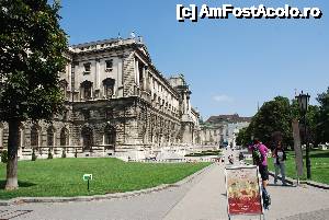 [P24] Viena, Palatul Hofburg – Curtea imperiala » foto by unq
 - 
<span class="allrVoted glyphicon glyphicon-heart hidden" id="av486109"></span>
<a class="m-l-10 hidden" id="sv486109" onclick="voting_Foto_DelVot(,486109,461)" role="button">șterge vot <span class="glyphicon glyphicon-remove"></span></a>
<a id="v9486109" class=" c-red"  onclick="voting_Foto_SetVot(486109)" role="button"><span class="glyphicon glyphicon-heart-empty"></span> <b>LIKE</b> = Votează poza</a> <img class="hidden"  id="f486109W9" src="/imagini/loader.gif" border="0" /><span class="AjErrMes hidden" id="e486109ErM"></span>