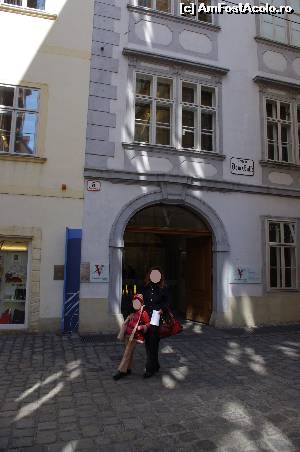 [P06] La pas prin Viena - Casa lui Mozart » foto by cdiana
 - 
<span class="allrVoted glyphicon glyphicon-heart hidden" id="av533424"></span>
<a class="m-l-10 hidden" id="sv533424" onclick="voting_Foto_DelVot(,533424,461)" role="button">șterge vot <span class="glyphicon glyphicon-remove"></span></a>
<a id="v9533424" class=" c-red"  onclick="voting_Foto_SetVot(533424)" role="button"><span class="glyphicon glyphicon-heart-empty"></span> <b>LIKE</b> = Votează poza</a> <img class="hidden"  id="f533424W9" src="/imagini/loader.gif" border="0" /><span class="AjErrMes hidden" id="e533424ErM"></span>