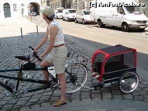 [P17 <small>[2007]</small>] Un mijloc de transport comun pentru om şi câine...  » foto by Carmen Ion
 - 
<span class="allrVoted glyphicon glyphicon-heart hidden" id="av613121"></span>
<a class="m-l-10 hidden" id="sv613121" onclick="voting_Foto_DelVot(,613121,461)" role="button">șterge vot <span class="glyphicon glyphicon-remove"></span></a>
<a id="v9613121" class=" c-red"  onclick="voting_Foto_SetVot(613121)" role="button"><span class="glyphicon glyphicon-heart-empty"></span> <b>LIKE</b> = Votează poza</a> <img class="hidden"  id="f613121W9" src="/imagini/loader.gif" border="0" /><span class="AjErrMes hidden" id="e613121ErM"></span>