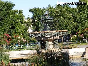[P46] Fantana monument, una din multele pe care le vom mai vedea in Viena.  » foto by liviu49
 - 
<span class="allrVoted glyphicon glyphicon-heart hidden" id="av622534"></span>
<a class="m-l-10 hidden" id="sv622534" onclick="voting_Foto_DelVot(,622534,461)" role="button">șterge vot <span class="glyphicon glyphicon-remove"></span></a>
<a id="v9622534" class=" c-red"  onclick="voting_Foto_SetVot(622534)" role="button"><span class="glyphicon glyphicon-heart-empty"></span> <b>LIKE</b> = Votează poza</a> <img class="hidden"  id="f622534W9" src="/imagini/loader.gif" border="0" /><span class="AjErrMes hidden" id="e622534ErM"></span>