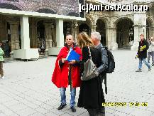 [P30] in fata Operei din Viena turistii erau interesati de concertul din acea seara. » foto by adryana
 - 
<span class="allrVoted glyphicon glyphicon-heart hidden" id="av312623"></span>
<a class="m-l-10 hidden" id="sv312623" onclick="voting_Foto_DelVot(,312623,461)" role="button">șterge vot <span class="glyphicon glyphicon-remove"></span></a>
<a id="v9312623" class=" c-red"  onclick="voting_Foto_SetVot(312623)" role="button"><span class="glyphicon glyphicon-heart-empty"></span> <b>LIKE</b> = Votează poza</a> <img class="hidden"  id="f312623W9" src="/imagini/loader.gif" border="0" /><span class="AjErrMes hidden" id="e312623ErM"></span>