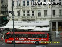 [P44] priveliste de sus de langa statuia lui Franz Joseph I pe cal.Se vede peste drum renumita Cafenea Mozart. » foto by adryana
 - 
<span class="allrVoted glyphicon glyphicon-heart hidden" id="av312637"></span>
<a class="m-l-10 hidden" id="sv312637" onclick="voting_Foto_DelVot(,312637,461)" role="button">șterge vot <span class="glyphicon glyphicon-remove"></span></a>
<a id="v9312637" class=" c-red"  onclick="voting_Foto_SetVot(312637)" role="button"><span class="glyphicon glyphicon-heart-empty"></span> <b>LIKE</b> = Votează poza</a> <img class="hidden"  id="f312637W9" src="/imagini/loader.gif" border="0" /><span class="AjErrMes hidden" id="e312637ErM"></span>