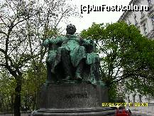 [P52] statuia lui Goethe de pe Ringul Vienez. » foto by adryana
 - 
<span class="allrVoted glyphicon glyphicon-heart hidden" id="av312645"></span>
<a class="m-l-10 hidden" id="sv312645" onclick="voting_Foto_DelVot(,312645,461)" role="button">șterge vot <span class="glyphicon glyphicon-remove"></span></a>
<a id="v9312645" class=" c-red"  onclick="voting_Foto_SetVot(312645)" role="button"><span class="glyphicon glyphicon-heart-empty"></span> <b>LIKE</b> = Votează poza</a> <img class="hidden"  id="f312645W9" src="/imagini/loader.gif" border="0" /><span class="AjErrMes hidden" id="e312645ErM"></span>