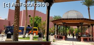 [P16] intrarea la hotel dinspre stanga.  » foto by adutza_ghiocel
 - 
<span class="allrVoted glyphicon glyphicon-heart hidden" id="av1107550"></span>
<a class="m-l-10 hidden" id="sv1107550" onclick="voting_Foto_DelVot(,1107550,469)" role="button">șterge vot <span class="glyphicon glyphicon-remove"></span></a>
<a id="v91107550" class=" c-red"  onclick="voting_Foto_SetVot(1107550)" role="button"><span class="glyphicon glyphicon-heart-empty"></span> <b>LIKE</b> = Votează poza</a> <img class="hidden"  id="f1107550W9" src="/imagini/loader.gif" border="0" /><span class="AjErrMes hidden" id="e1107550ErM"></span>