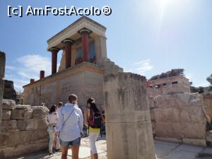 P10 [JUN-2016] Intrarea de Nord, din alt unghi, Palatul din Knossos. 