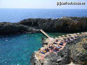 [P02] Fiordul Piratilor/Karavos Beach. Verdele smarald despartit de albastrul marii de o stanca. Locul unde este Kalypso Dive Center » foto by MCM
 - 
<span class="allrVoted glyphicon glyphicon-heart hidden" id="av667465"></span>
<a class="m-l-10 hidden" id="sv667465" onclick="voting_Foto_DelVot(,667465,481)" role="button">șterge vot <span class="glyphicon glyphicon-remove"></span></a>
<a id="v9667465" class=" c-red"  onclick="voting_Foto_SetVot(667465)" role="button"><span class="glyphicon glyphicon-heart-empty"></span> <b>LIKE</b> = Votează poza</a> <img class="hidden"  id="f667465W9" src="/imagini/loader.gif" border="0" /><span class="AjErrMes hidden" id="e667465ErM"></span>