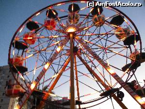 [P01] Luna park - roata » foto by simona GE
 - 
<span class="allrVoted glyphicon glyphicon-heart hidden" id="av580855"></span>
<a class="m-l-10 hidden" id="sv580855" onclick="voting_Foto_DelVot(,580855,5)" role="button">șterge vot <span class="glyphicon glyphicon-remove"></span></a>
<a id="v9580855" class=" c-red"  onclick="voting_Foto_SetVot(580855)" role="button"><span class="glyphicon glyphicon-heart-empty"></span> <b>LIKE</b> = Votează poza</a> <img class="hidden"  id="f580855W9" src="/imagini/loader.gif" border="0" /><span class="AjErrMes hidden" id="e580855ErM"></span>