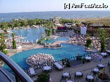 [P07] O parte din resort vazuta de la et.3 din balcon. Se faceau pregatirile pentru un spectacol special care nu s-a organizat in amfiteatrul din dreapta, ca de obicei. » foto by mauricius*
 - 
<span class="allrVoted glyphicon glyphicon-heart hidden" id="av1900"></span>
<a class="m-l-10 hidden" id="sv1900" onclick="voting_Foto_DelVot(,1900,6)" role="button">șterge vot <span class="glyphicon glyphicon-remove"></span></a>
<a id="v91900" class=" c-red"  onclick="voting_Foto_SetVot(1900)" role="button"><span class="glyphicon glyphicon-heart-empty"></span> <b>LIKE</b> = Votează poza</a> <img class="hidden"  id="f1900W9" src="/imagini/loader.gif" border="0" /><span class="AjErrMes hidden" id="e1900ErM"></span>