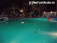 [P04] Vedere nocturna a piscinei ANTONIS POOL amplasata in spatele complexului » foto by Quasimodo
 - 
<span class="allrVoted glyphicon glyphicon-heart hidden" id="av450749"></span>
<a class="m-l-10 hidden" id="sv450749" onclick="voting_Foto_DelVot(,450749,640)" role="button">șterge vot <span class="glyphicon glyphicon-remove"></span></a>
<a id="v9450749" class=" c-red"  onclick="voting_Foto_SetVot(450749)" role="button"><span class="glyphicon glyphicon-heart-empty"></span> <b>LIKE</b> = Votează poza</a> <img class="hidden"  id="f450749W9" src="/imagini/loader.gif" border="0" /><span class="AjErrMes hidden" id="e450749ErM"></span>