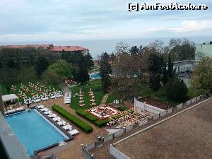 [P27] Vedere de la balcon. În stânga faţă se vede alt hotel al complexului. Undeva în dreapta este Lebed » foto by cher-cher
 - 
<span class="allrVoted glyphicon glyphicon-heart hidden" id="av528907"></span>
<a class="m-l-10 hidden" id="sv528907" onclick="voting_Foto_DelVot(,528907,679)" role="button">șterge vot <span class="glyphicon glyphicon-remove"></span></a>
<a id="v9528907" class=" c-red"  onclick="voting_Foto_SetVot(528907)" role="button"><span class="glyphicon glyphicon-heart-empty"></span> <b>LIKE</b> = Votează poza</a> <img class="hidden"  id="f528907W9" src="/imagini/loader.gif" border="0" /><span class="AjErrMes hidden" id="e528907ErM"></span>