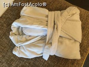 [P15] Hotel Europa - Nu o fi poza foarte artistica, dar zau ca se vede diferenta de culoare intre halat si papuci.  » foto by mishu
 - 
<span class="allrVoted glyphicon glyphicon-heart hidden" id="av867281"></span>
<a class="m-l-10 hidden" id="sv867281" onclick="voting_Foto_DelVot(,867281,731)" role="button">șterge vot <span class="glyphicon glyphicon-remove"></span></a>
<a id="v9867281" class=" c-red"  onclick="voting_Foto_SetVot(867281)" role="button"><span class="glyphicon glyphicon-heart-empty"></span> <b>LIKE</b> = Votează poza</a> <img class="hidden"  id="f867281W9" src="/imagini/loader.gif" border="0" /><span class="AjErrMes hidden" id="e867281ErM"></span>