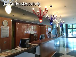 [P03] Hotel Europa - receptia. Nu-i asa ca aceste candelabre par a fi niste caracatite cu tentaculele spre tavan? sau imaginatia mea e prea dezvoltata? =))  » foto by mishu
 - 
<span class="allrVoted glyphicon glyphicon-heart hidden" id="av867256"></span>
<a class="m-l-10 hidden" id="sv867256" onclick="voting_Foto_DelVot(,867256,731)" role="button">șterge vot <span class="glyphicon glyphicon-remove"></span></a>
<a id="v9867256" class=" c-red"  onclick="voting_Foto_SetVot(867256)" role="button"><span class="glyphicon glyphicon-heart-empty"></span> <b>LIKE</b> = Votează poza</a> <img class="hidden"  id="f867256W9" src="/imagini/loader.gif" border="0" /><span class="AjErrMes hidden" id="e867256ErM"></span>