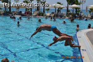 [P28] Sarituri in piscina principala » foto by giaserbu
 - 
<span class="allrVoted glyphicon glyphicon-heart hidden" id="av728536"></span>
<a class="m-l-10 hidden" id="sv728536" onclick="voting_Foto_DelVot(,728536,74)" role="button">șterge vot <span class="glyphicon glyphicon-remove"></span></a>
<a id="v9728536" class=" c-red"  onclick="voting_Foto_SetVot(728536)" role="button"><span class="glyphicon glyphicon-heart-empty"></span> <b>LIKE</b> = Votează poza</a> <img class="hidden"  id="f728536W9" src="/imagini/loader.gif" border="0" /><span class="AjErrMes hidden" id="e728536ErM"></span>