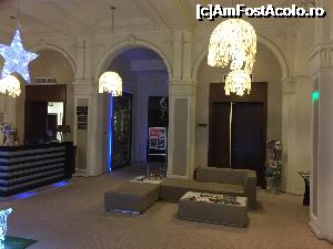 [P24] Holul de la intrare » foto by Dan&Ema
 - 
<span class="allrVoted glyphicon glyphicon-heart hidden" id="av700017"></span>
<a class="m-l-10 hidden" id="sv700017" onclick="voting_Foto_DelVot(,700017,768)" role="button">șterge vot <span class="glyphicon glyphicon-remove"></span></a>
<a id="v9700017" class=" c-red"  onclick="voting_Foto_SetVot(700017)" role="button"><span class="glyphicon glyphicon-heart-empty"></span> <b>LIKE</b> = Votează poza</a> <img class="hidden"  id="f700017W9" src="/imagini/loader.gif" border="0" /><span class="AjErrMes hidden" id="e700017ErM"></span>