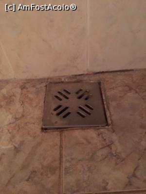 [P03] Curatenia din baie. Hotel Savoy - 4 stele.  » foto by European
 - 
<span class="allrVoted glyphicon glyphicon-heart hidden" id="av772571"></span>
<a class="m-l-10 hidden" id="sv772571" onclick="voting_Foto_DelVot(,772571,769)" role="button">șterge vot <span class="glyphicon glyphicon-remove"></span></a>
<a id="v9772571" class=" c-red"  onclick="voting_Foto_SetVot(772571)" role="button"><span class="glyphicon glyphicon-heart-empty"></span> <b>LIKE</b> = Votează poza</a> <img class="hidden"  id="f772571W9" src="/imagini/loader.gif" border="0" /><span class="AjErrMes hidden" id="e772571ErM"></span>