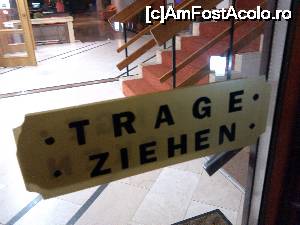 [P05] Contrar așteptărilor, la hotelul Doina indicatoarele bilingve se regăsesc în română și germană.  » foto by corneliam
 - 
<span class="allrVoted glyphicon glyphicon-heart hidden" id="av676986"></span>
<a class="m-l-10 hidden" id="sv676986" onclick="voting_Foto_DelVot(,676986,811)" role="button">șterge vot <span class="glyphicon glyphicon-remove"></span></a>
<a id="v9676986" class=" c-red"  onclick="voting_Foto_SetVot(676986)" role="button"><span class="glyphicon glyphicon-heart-empty"></span> <b>LIKE</b> = Votează poza</a> <img class="hidden"  id="f676986W9" src="/imagini/loader.gif" border="0" /><span class="AjErrMes hidden" id="e676986ErM"></span>