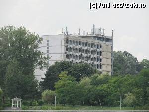 [P02] Hotel Neptun, vazut de langa lac » foto by Locomotiva
 - 
<span class="allrVoted glyphicon glyphicon-heart hidden" id="av543560"></span>
<a class="m-l-10 hidden" id="sv543560" onclick="voting_Foto_DelVot(,543560,819)" role="button">șterge vot <span class="glyphicon glyphicon-remove"></span></a>
<a id="v9543560" class=" c-red"  onclick="voting_Foto_SetVot(543560)" role="button"><span class="glyphicon glyphicon-heart-empty"></span> <b>LIKE</b> = Votează poza</a> <img class="hidden"  id="f543560W9" src="/imagini/loader.gif" border="0" /><span class="AjErrMes hidden" id="e543560ErM"></span>