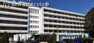 [P02] Hotelul Miorița, intrare, corpurile A și B, fața sudică » foto by Rofri
 - 
<span class="allrVoted glyphicon glyphicon-heart hidden" id="av1250679"></span>
<a class="m-l-10 hidden" id="sv1250679" onclick="voting_Foto_DelVot(,1250679,828)" role="button">șterge vot <span class="glyphicon glyphicon-remove"></span></a>
<a id="v91250679" class=" c-red"  onclick="voting_Foto_SetVot(1250679)" role="button"><span class="glyphicon glyphicon-heart-empty"></span> <b>LIKE</b> = Votează poza</a> <img class="hidden"  id="f1250679W9" src="/imagini/loader.gif" border="0" /><span class="AjErrMes hidden" id="e1250679ErM"></span>