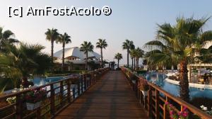 [P08] podul care traversa piscina in drum spre mare » foto by elenaadina
 - 
<span class="allrVoted glyphicon glyphicon-heart hidden" id="av1211899"></span>
<a class="m-l-10 hidden" id="sv1211899" onclick="voting_Foto_DelVot(,1211899,83)" role="button">șterge vot <span class="glyphicon glyphicon-remove"></span></a>
<a id="v91211899" class=" c-red"  onclick="voting_Foto_SetVot(1211899)" role="button"><span class="glyphicon glyphicon-heart-empty"></span> <b>LIKE</b> = Votează poza</a> <img class="hidden"  id="f1211899W9" src="/imagini/loader.gif" border="0" /><span class="AjErrMes hidden" id="e1211899ErM"></span>