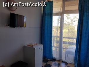 [P12] Frigiderul din cameră și ieșirea către balcon. » foto by Floryn81
 - 
<span class="allrVoted glyphicon glyphicon-heart hidden" id="av1189086"></span>
<a class="m-l-10 hidden" id="sv1189086" onclick="voting_Foto_DelVot(,1189086,845)" role="button">șterge vot <span class="glyphicon glyphicon-remove"></span></a>
<a id="v91189086" class=" c-red"  onclick="voting_Foto_SetVot(1189086)" role="button"><span class="glyphicon glyphicon-heart-empty"></span> <b>LIKE</b> = Votează poza</a> <img class="hidden"  id="f1189086W9" src="/imagini/loader.gif" border="0" /><span class="AjErrMes hidden" id="e1189086ErM"></span>